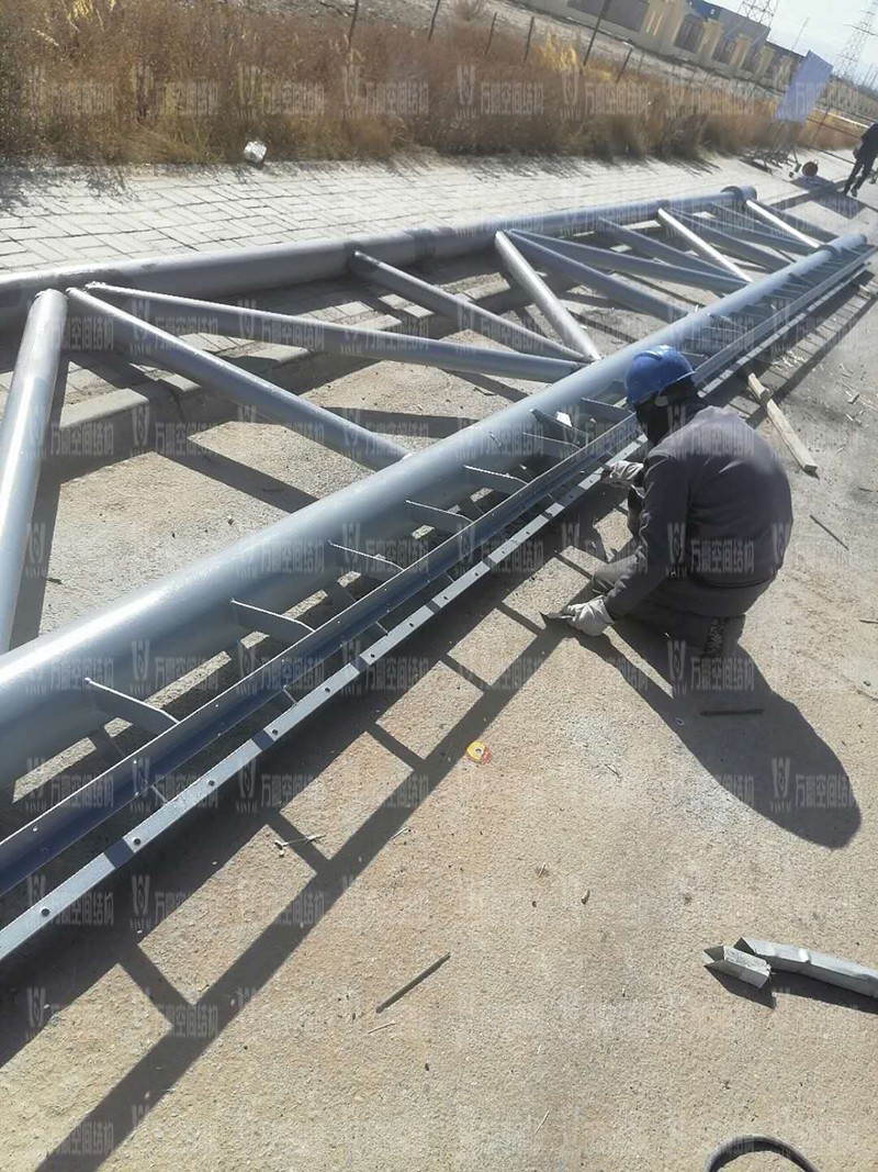 格爾木工業園污水池異型鋼結構項目