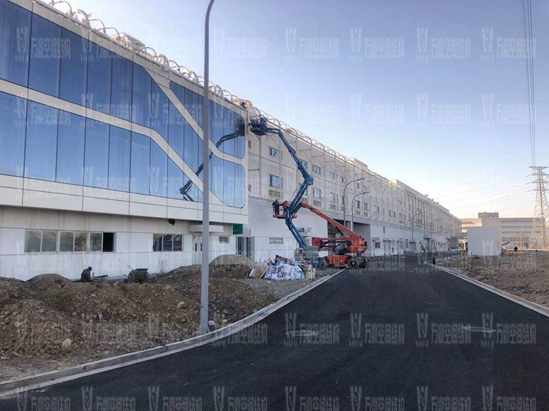 寧波益富樂公司新廠房外立面PTFE膜結構項目膜結構安裝中