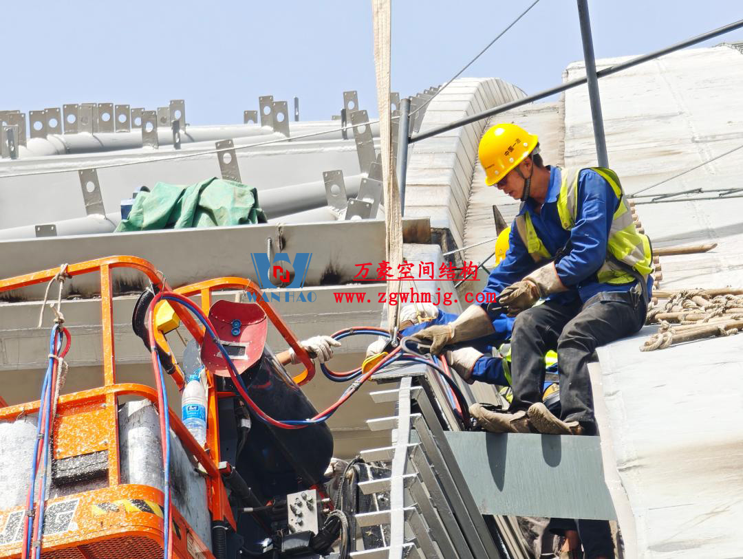 鄭州中原高鐵港數(shù)字展貿(mào)城ETFE膜結(jié)構(gòu) PTFE膜結(jié)構(gòu)項目