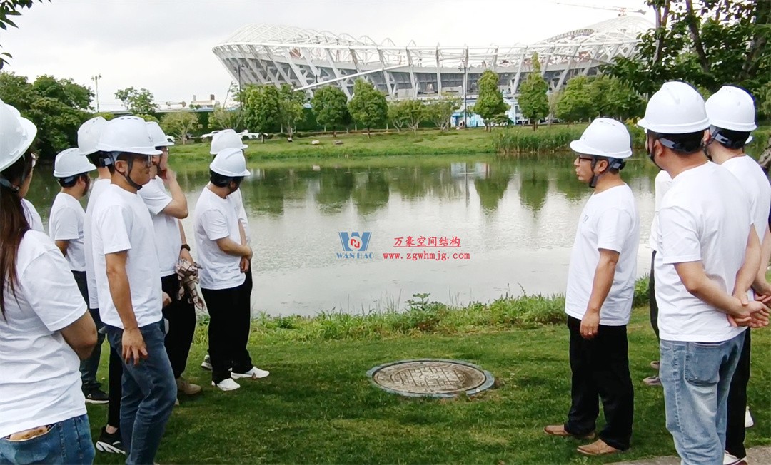 標(biāo)桿引領(lǐng),智啟未來——萬豪集團(tuán)營銷、設(shè)計與技術(shù)骨干共赴無錫奧體中心,現(xiàn)場觀摩學(xué)習(xí)解鎖“創(chuàng)新密碼” 標(biāo)桿引領(lǐng),智啟未來——萬豪集團(tuán)營銷、設(shè)計與技術(shù)骨干共赴無錫奧體中心,現(xiàn)場觀摩學(xué)習(xí)解鎖“創(chuàng)新密碼”