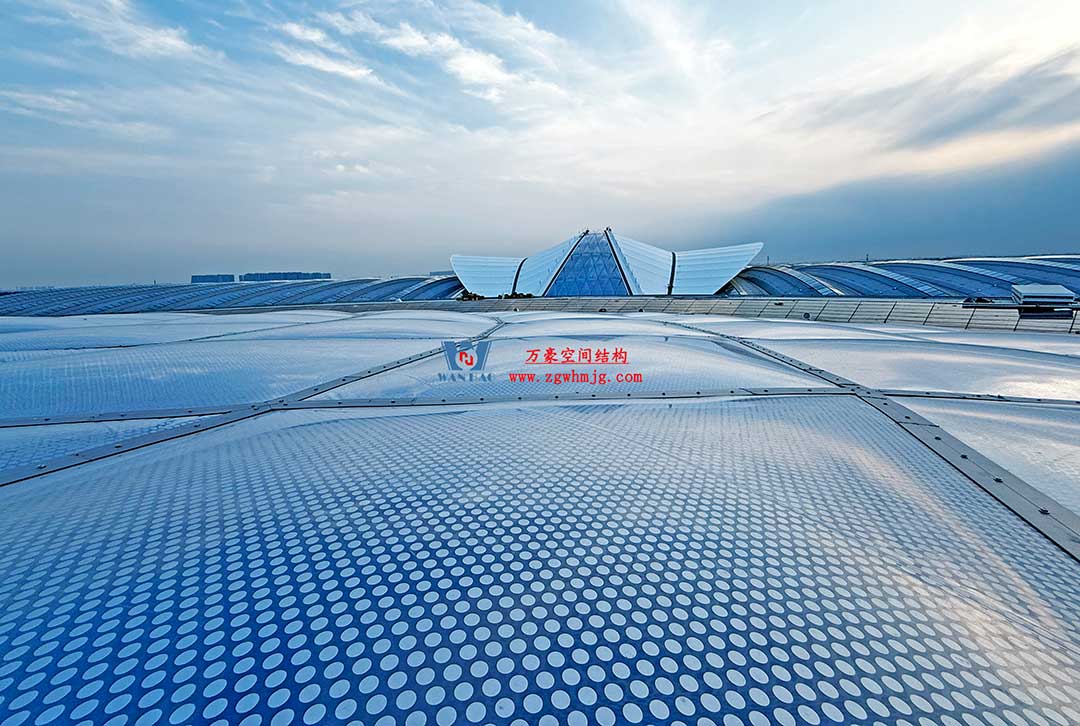 鄭州中原高鐵港數(shù)字展貿(mào)城ETFE膜結(jié)構(gòu) PTFE膜結(jié)構(gòu)工程