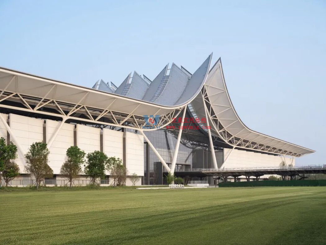 中原會展二期竣工！浙江萬豪集團(tuán)助力打造城市巨型天幕