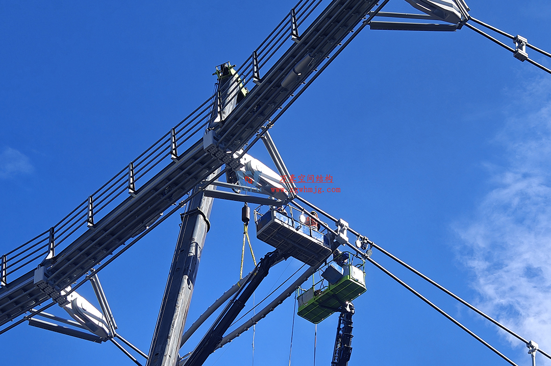 硬核施工提速!余杭國際體育中心足球場“鋼鐵骨架”成型,靜待天幕綻放 硬核施工提速!余杭國際體育中心足球場“鋼鐵骨架”成型,靜待天幕綻放
