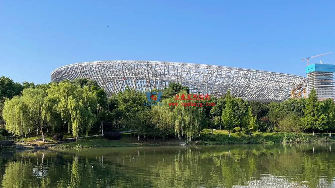硬核施工提速!余杭國際體育中心足球場“鋼鐵骨架”成型,靜待天幕綻放 硬核施工提速!余杭國際體育中心足球場“鋼鐵骨架”成型,靜待天幕綻放